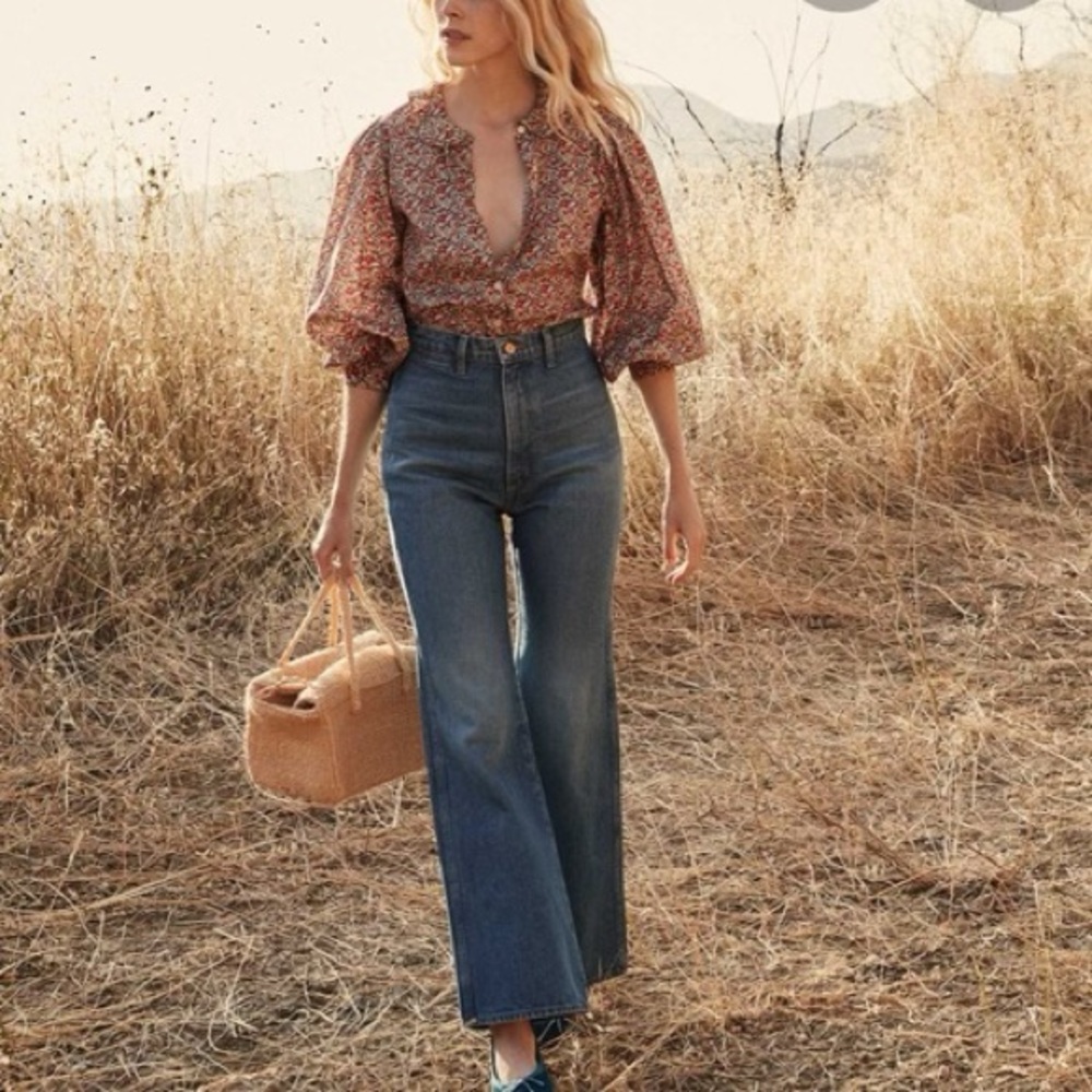 doen melody jean- size 28. paint on the back left and one drop on knee
